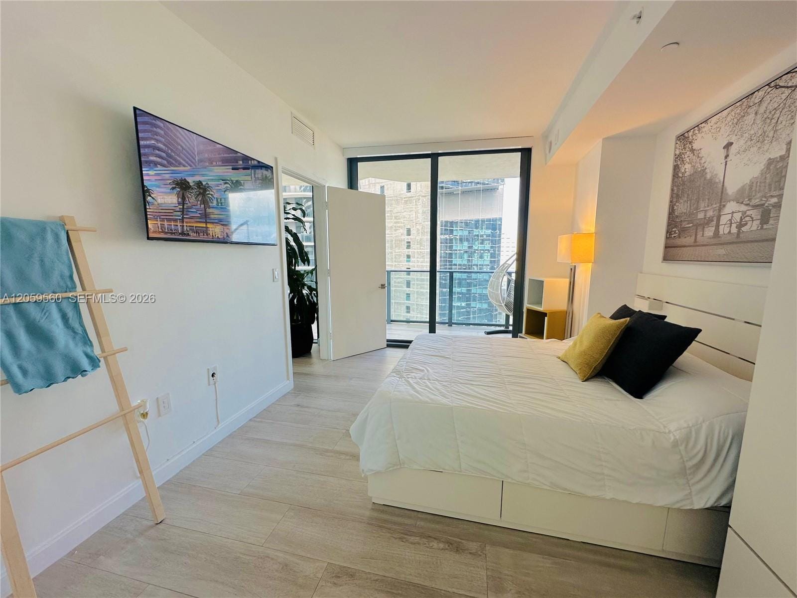 45 SW 9th Street 2501 — photo 12