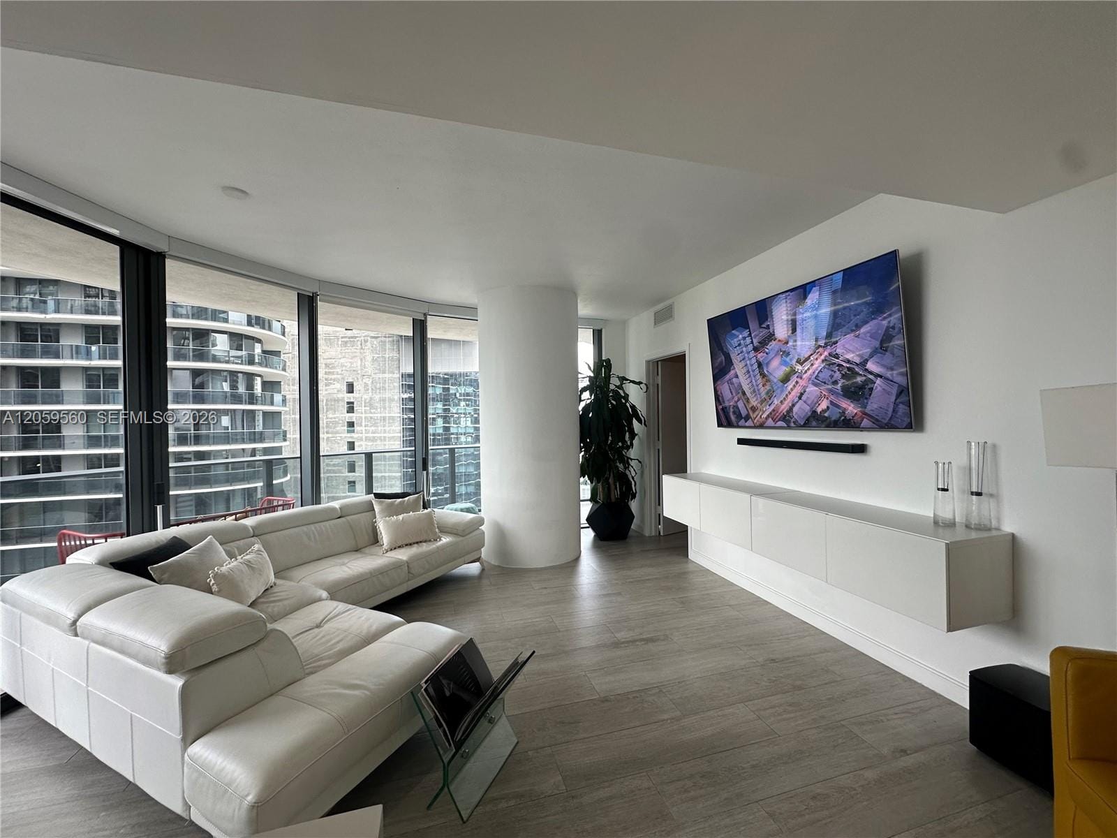 45 SW 9th Street 2501 — photo 5