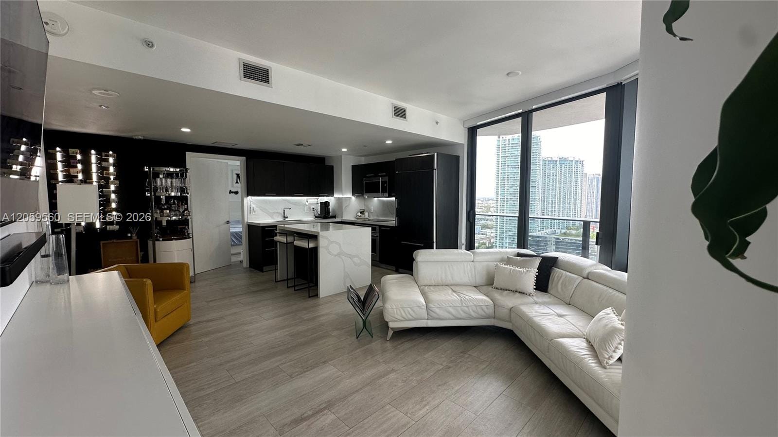 45 SW 9th Street 2501 — photo 6