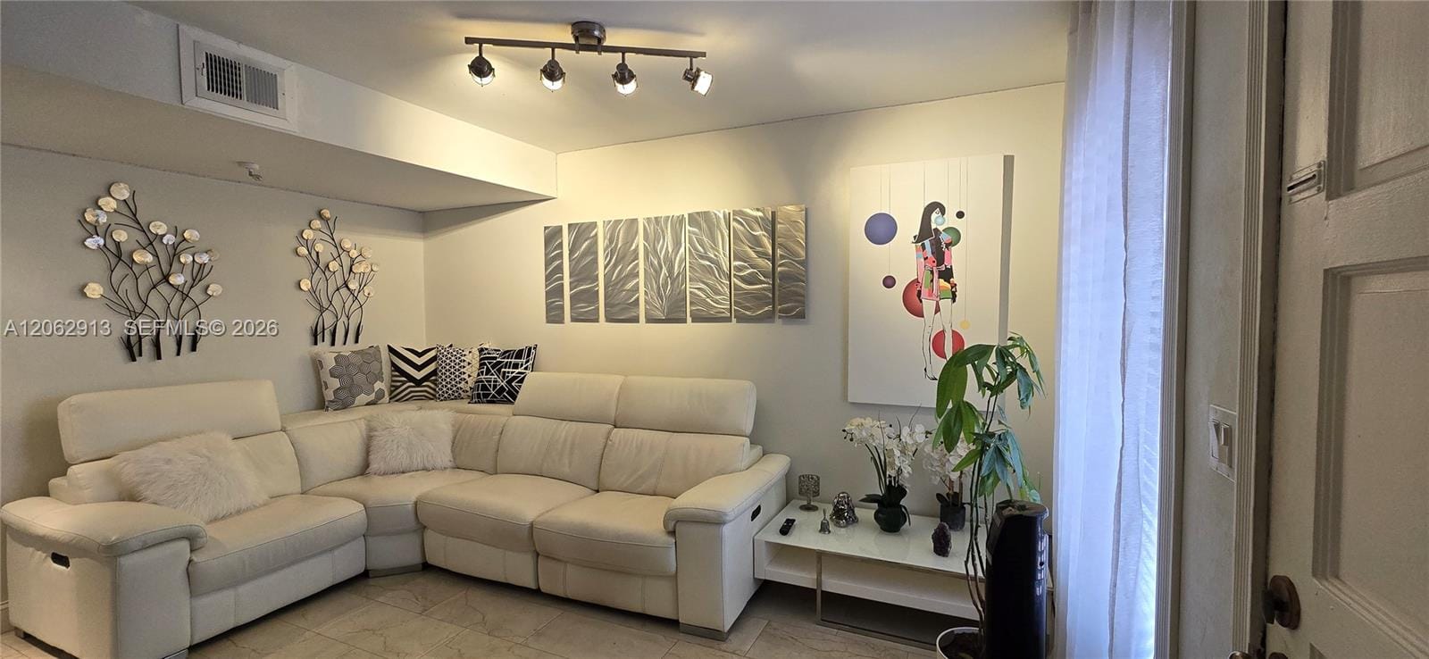 1345 W 41st Street 6 — photo 2