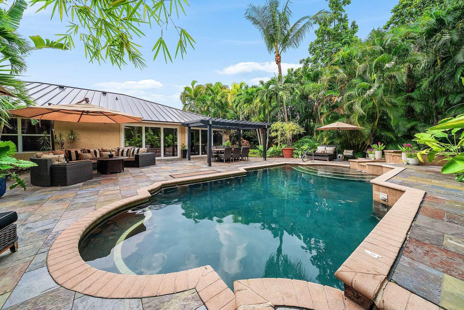 9162 WINDING WOODS Drive — photo 4