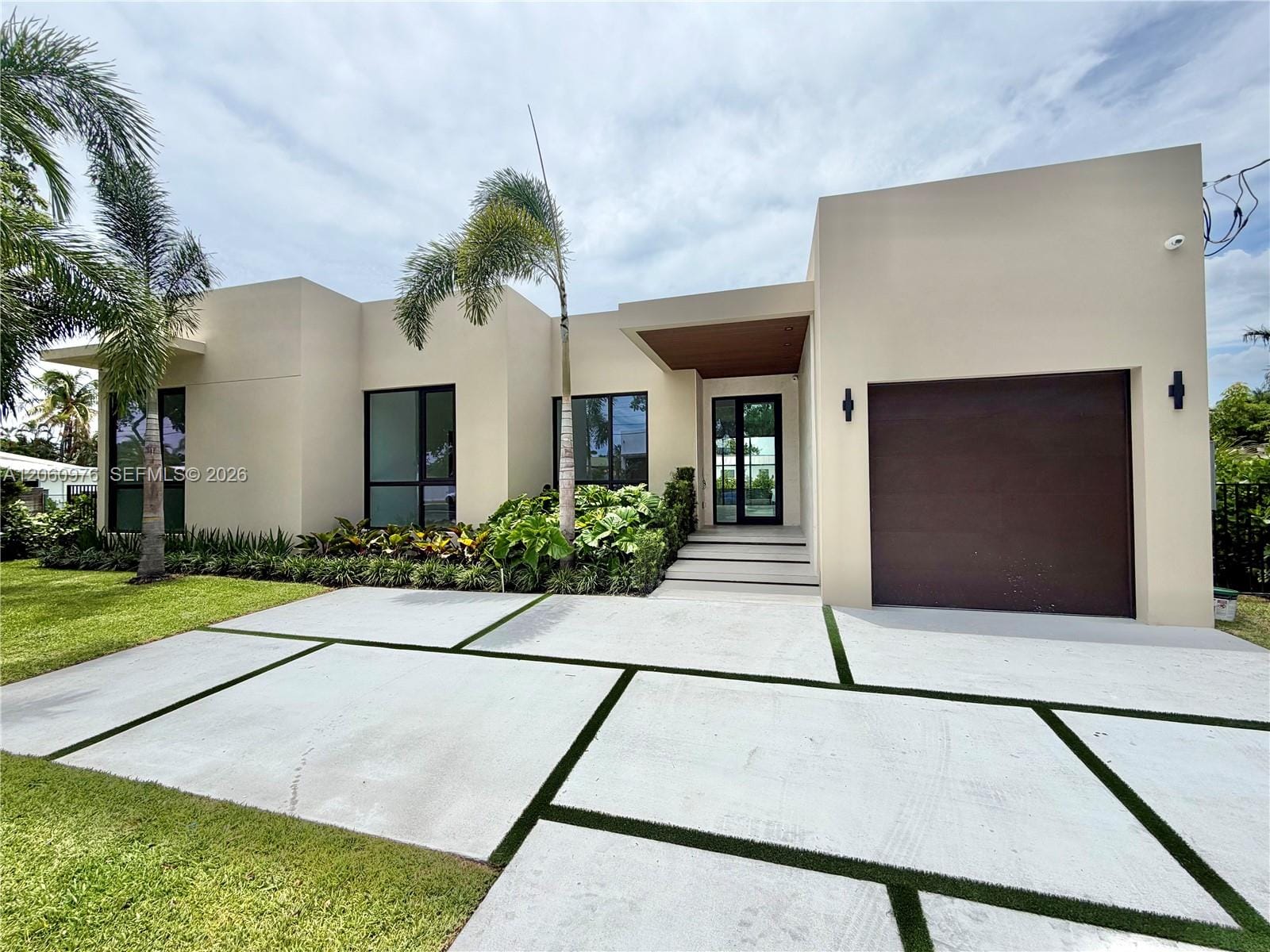 Pending home at 2030 N Hibiscus Drive, North Miami, FL 33181