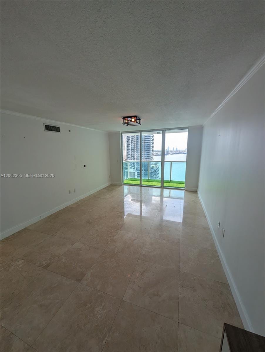 31 SE 5 3002, Miami, FL 33131 photo 2
