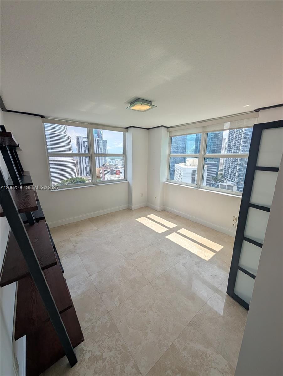 31 SE 5 3002, Miami, FL 33131 photo 17
