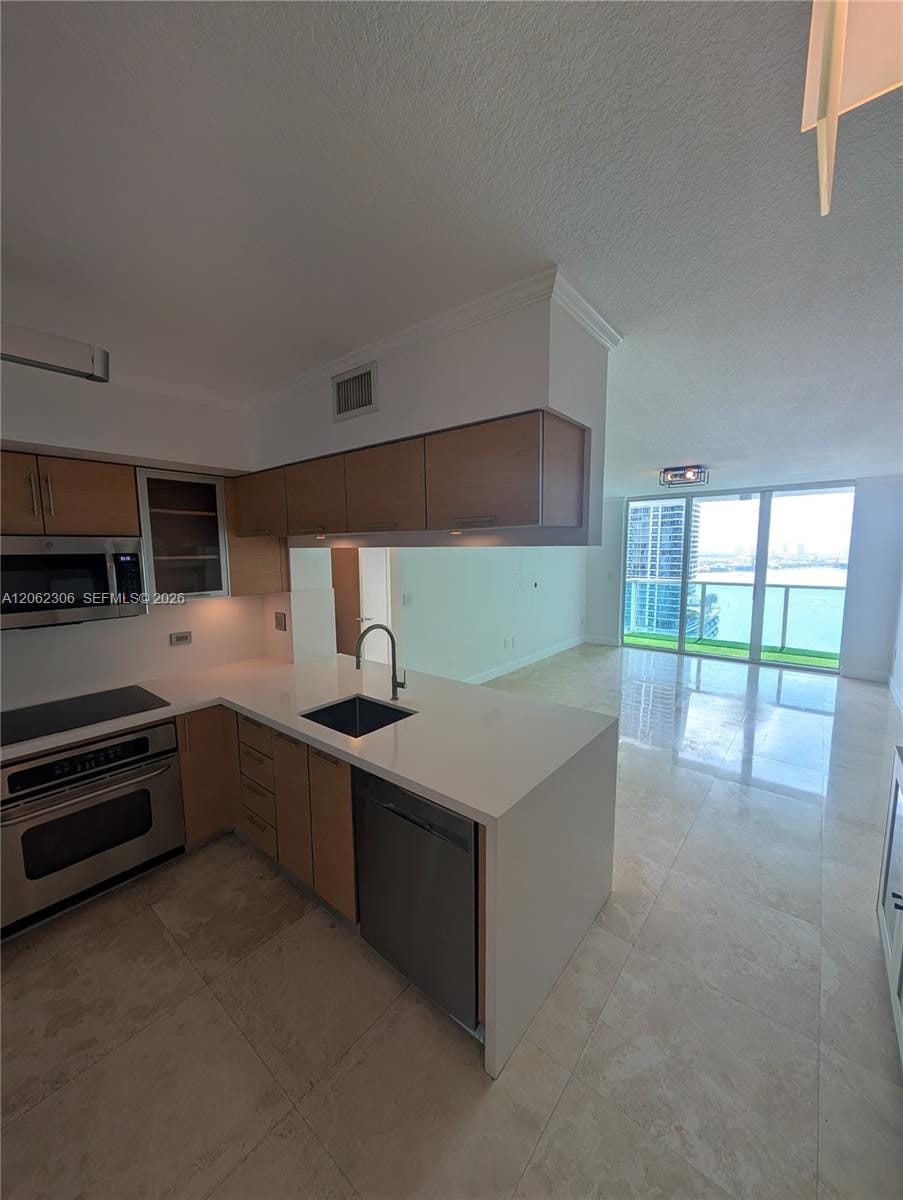 31 SE 5 3002, Miami, FL 33131 photo 5