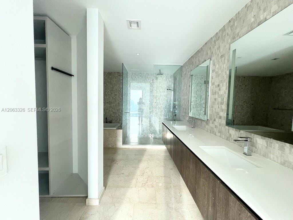 68 SE 6th Street 3810, Miami, FL 33131 photo 17