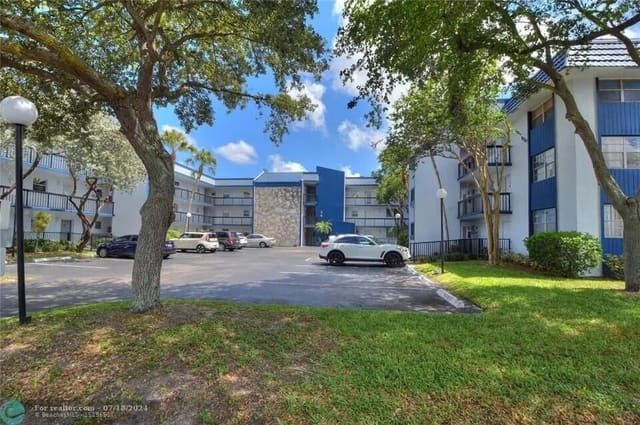 3210 HOLIDAY SPRINGS Boulevard 2-110, Holiday Springs, Margate, FL