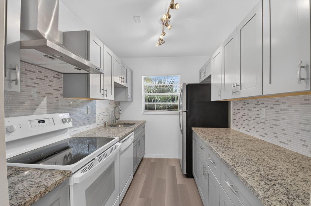 5073 LAKEFRONT Boulevard C — photo 6