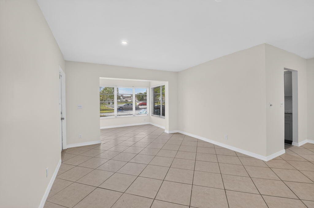 5073 LAKEFRONT Boulevard C — photo 4