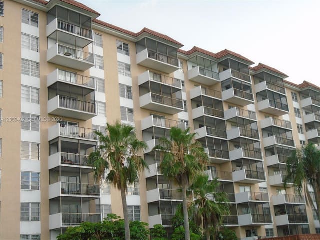 4174 Inverrary Drive 411, Lauderhill, FL 33319