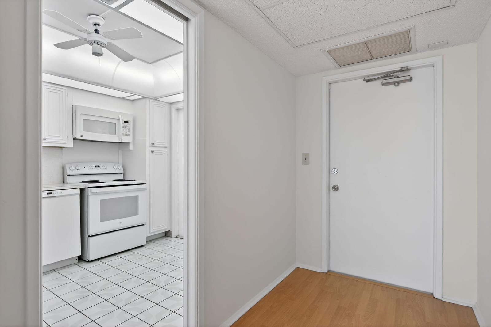 2651 S Palm Aire Drive 302 — photo 2
