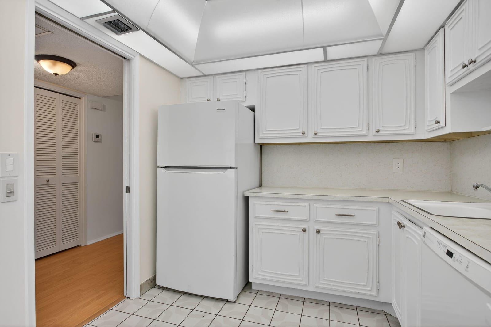 2651 S Palm Aire Drive 302 — photo 5