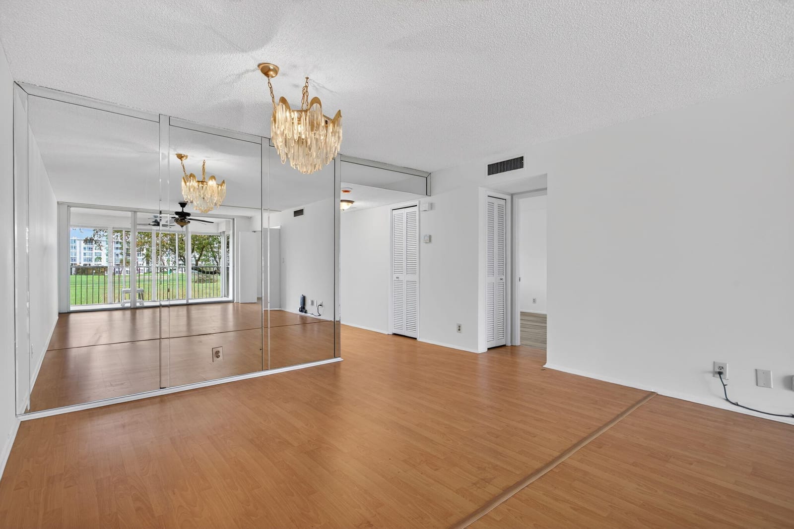 2651 S Palm Aire Drive 302 — photo 9