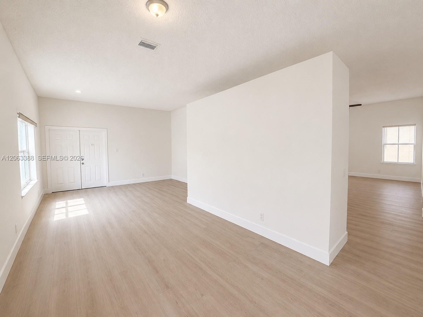 837 Tanglewood Circle . — photo 8