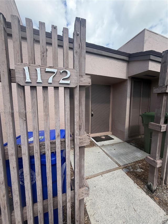 1172 NW 122nd Terrace, Pembroke Pines, FL 33026