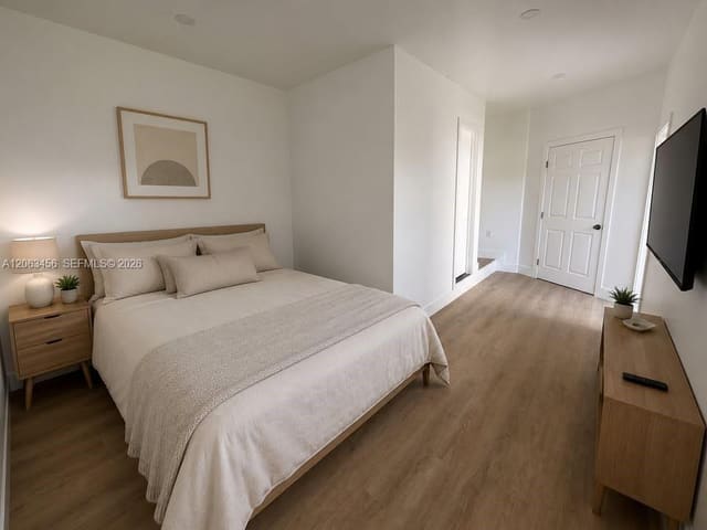 670 NE 166th Street front, Miami, FL 33162