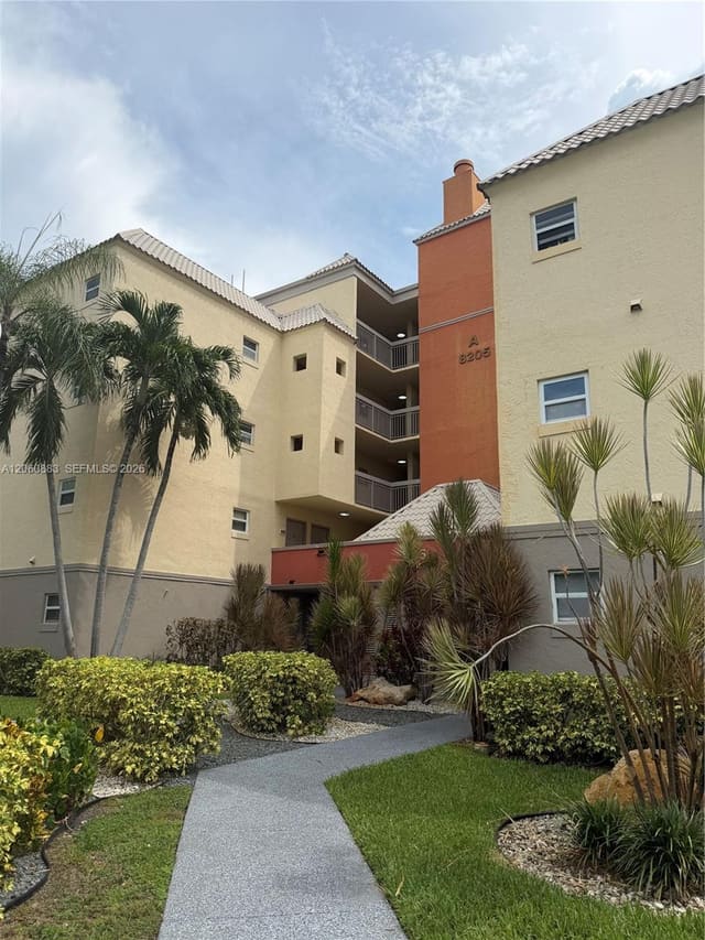8205 Lake Drive 306, Las Vistas At Doral, Doral, FL
