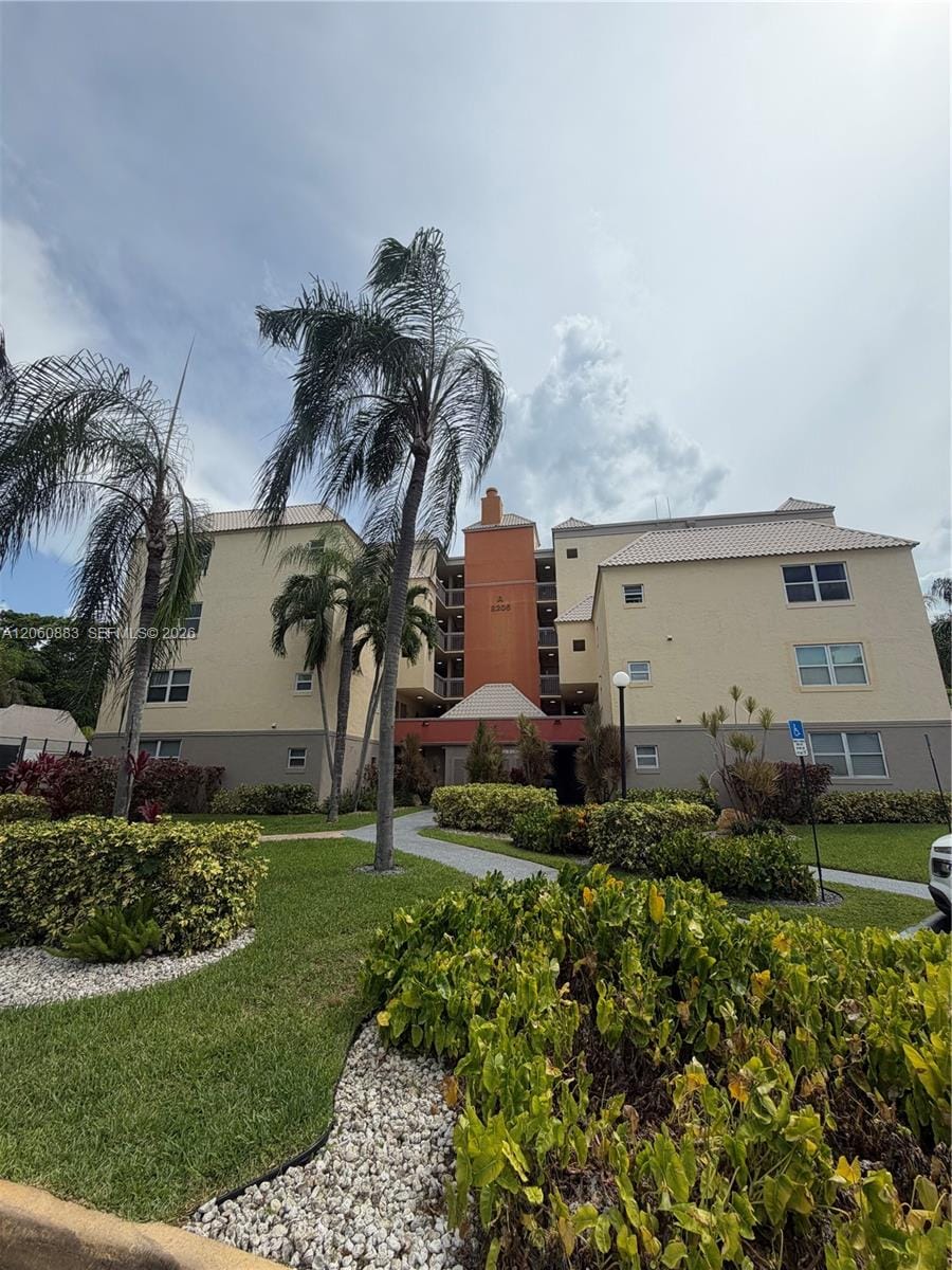 8205 Lake Drive 306, Doral, FL 33166 photo 2