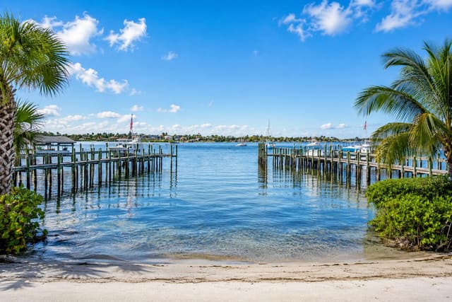 624 SW St Lucie Crescent 208, Edgewater Villas Condo, Stuart, FL