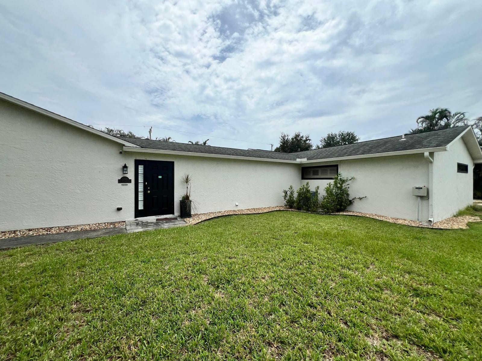 1290 SW FLETCHER Lane — photo 2