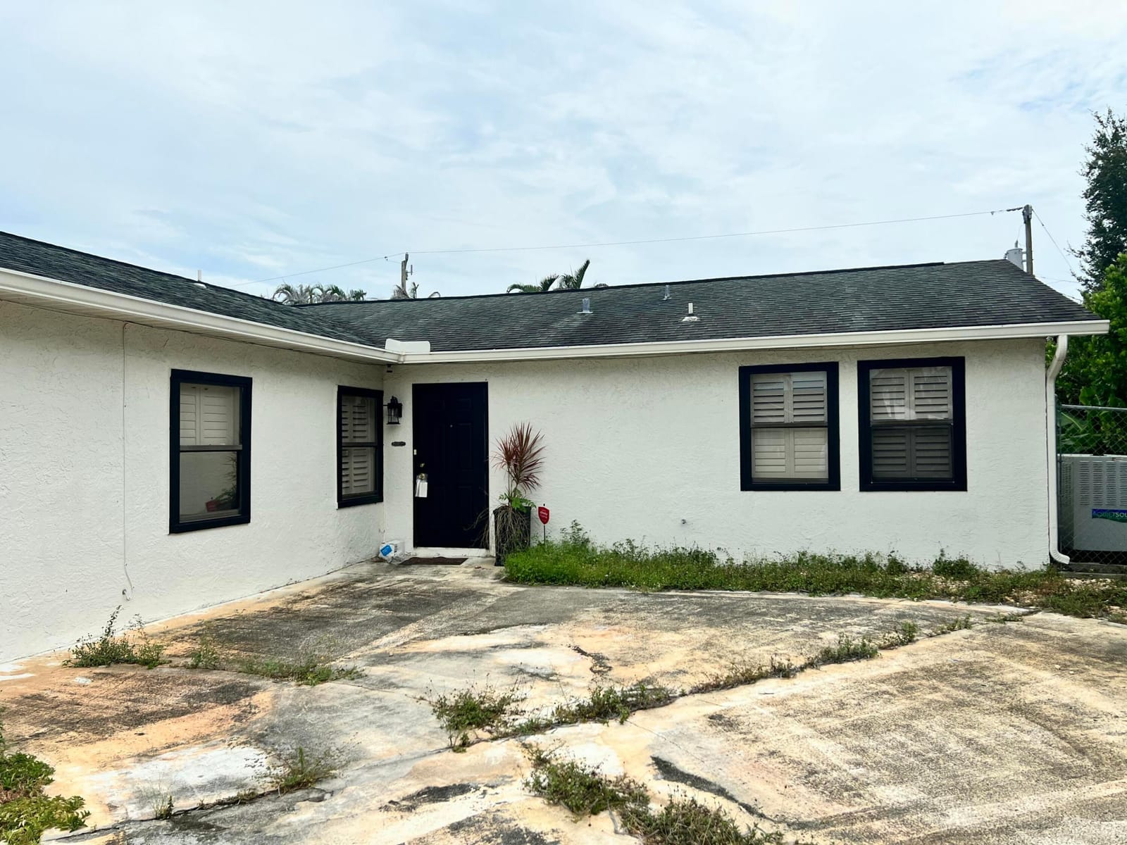 1290 SW FLETCHER Lane — photo 3