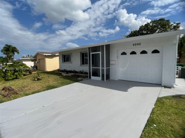 6990 NW 17th Street, sold in Paradise Gardens Sec 4 76, Margate, FL