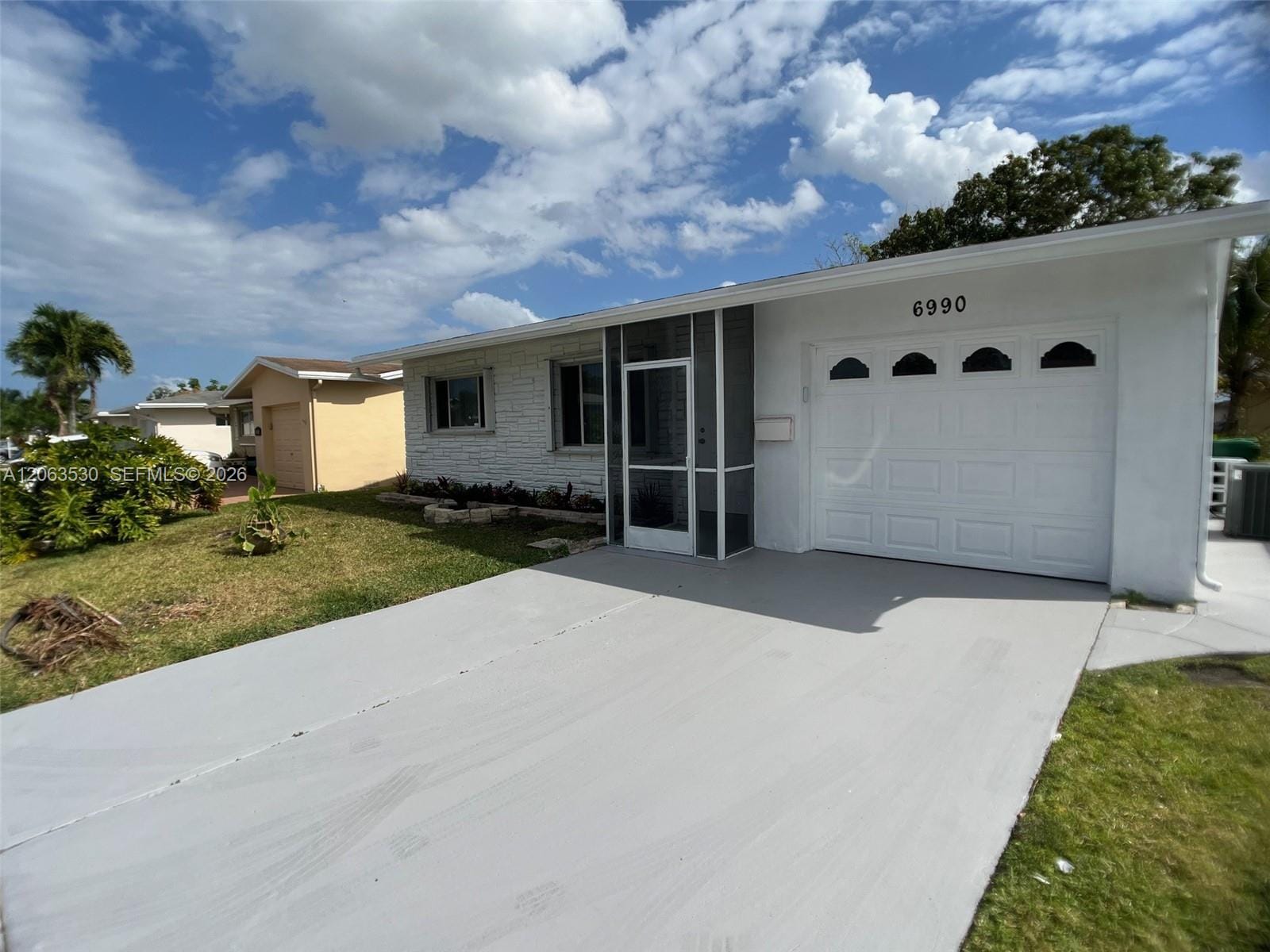Pending home at 6990 NW 17th Street, Margate, FL 33063