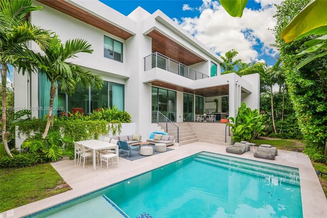 445 Ridgewood Road, Key Biscayne, FL 33149