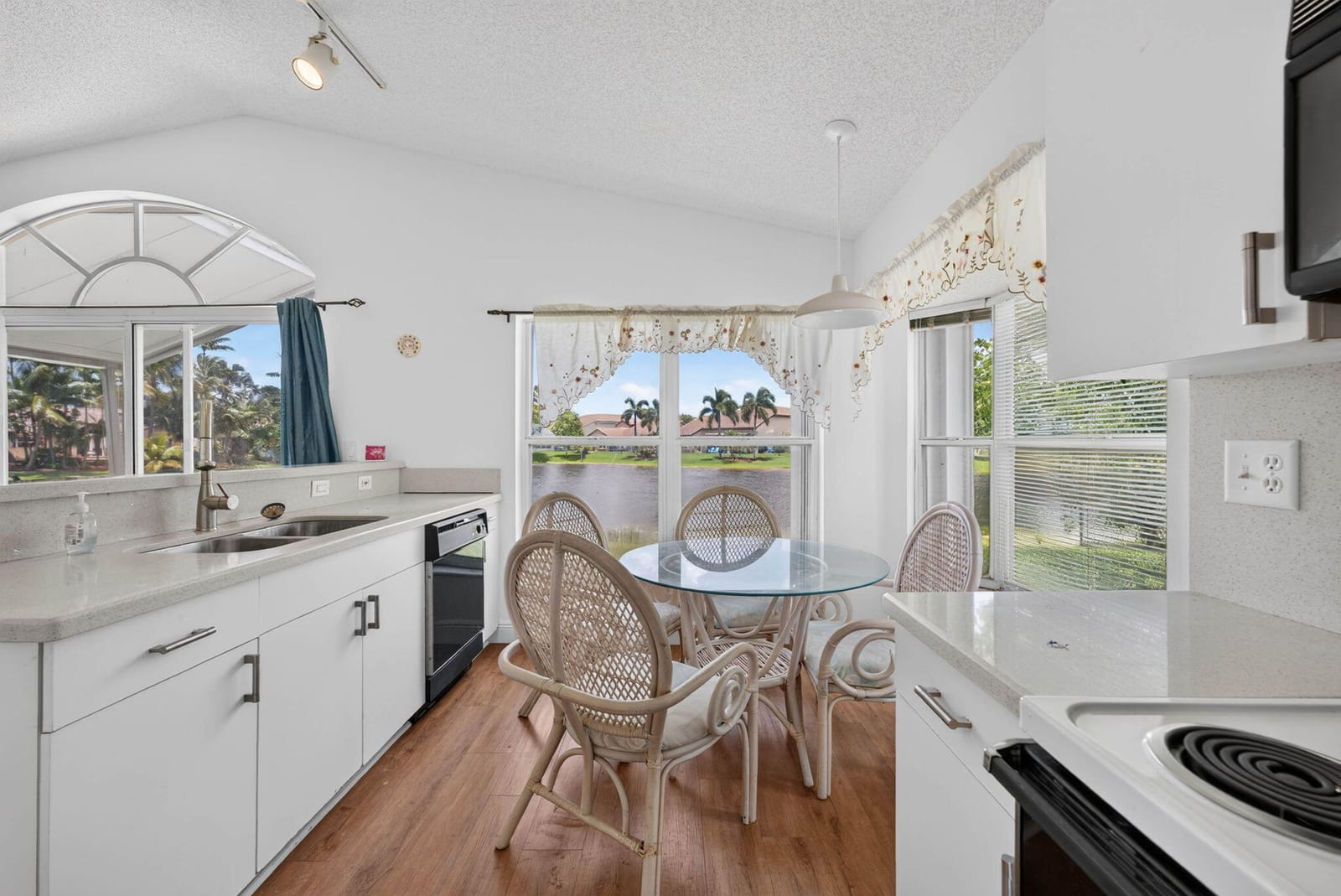 18871 NW 2ND Street, Pembroke Pines, FL 33029 photo 24