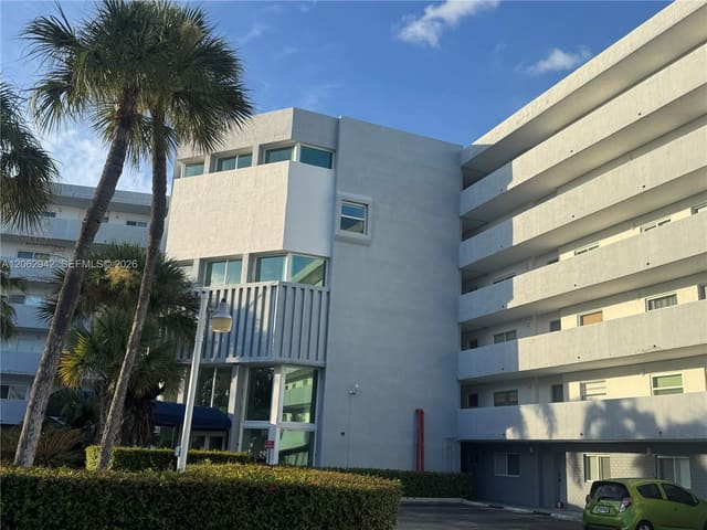 4000 NE 170th Street 606, North Miami Beach, FL 33160