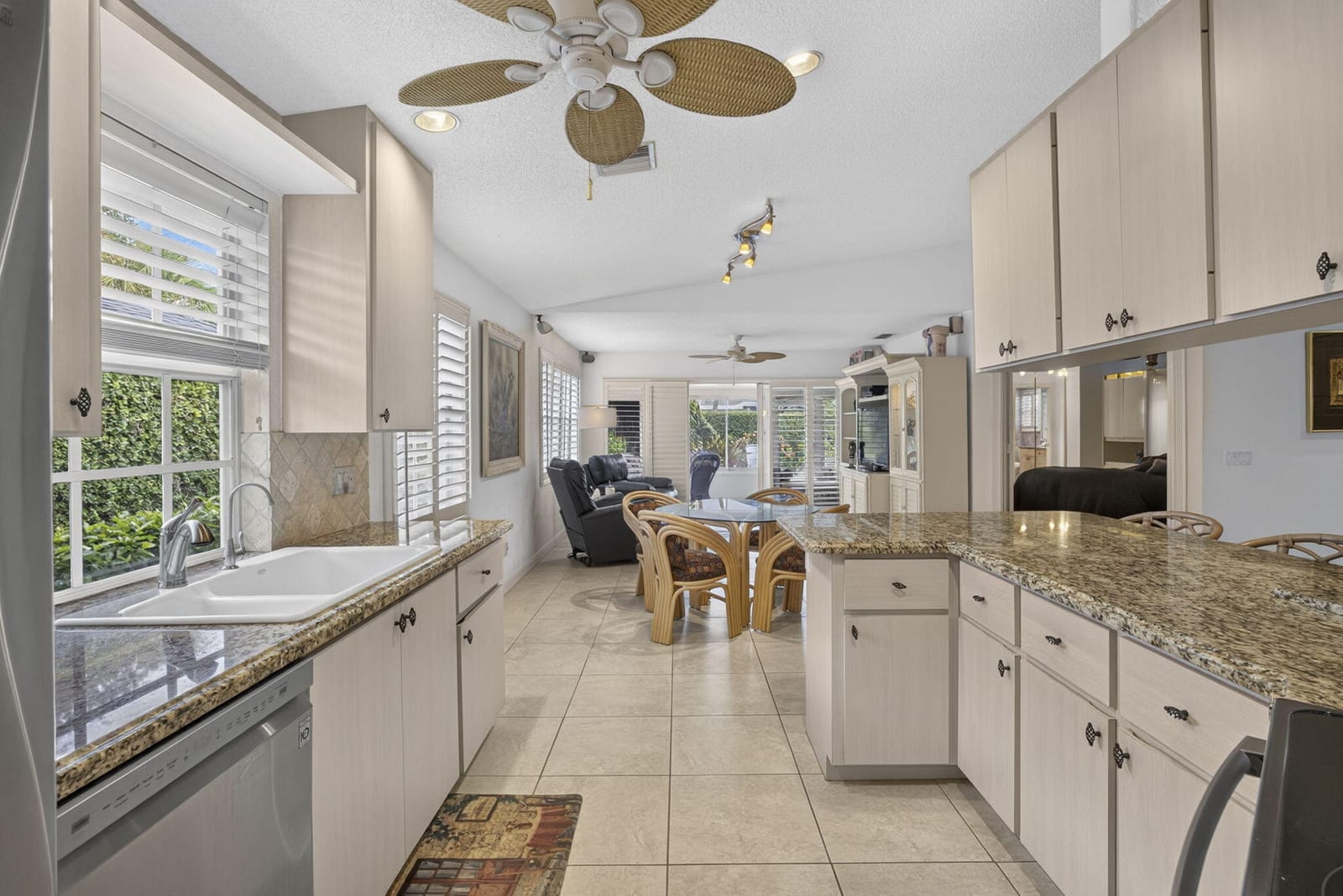 262 BRIER Circle — photo 4