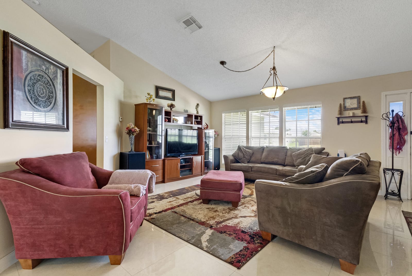 574 SW Fairview Avenue — photo 9