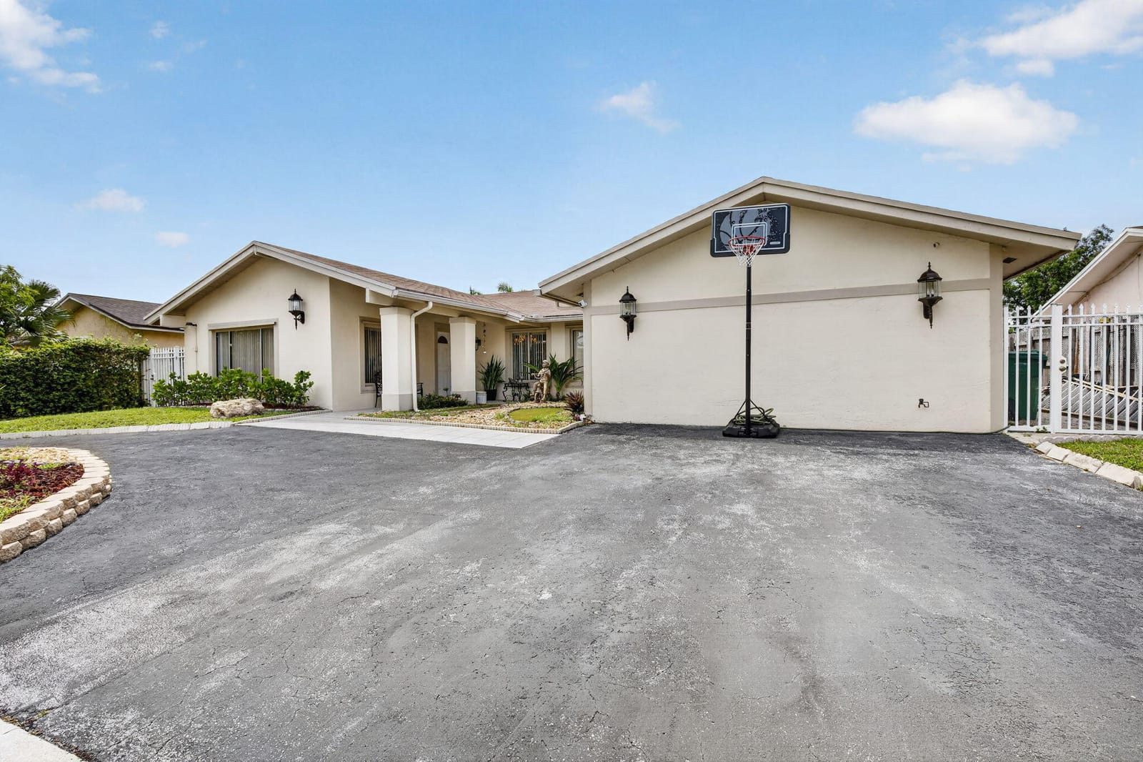 910 NE 205TH Street, Miami, FL 33179 photo 4