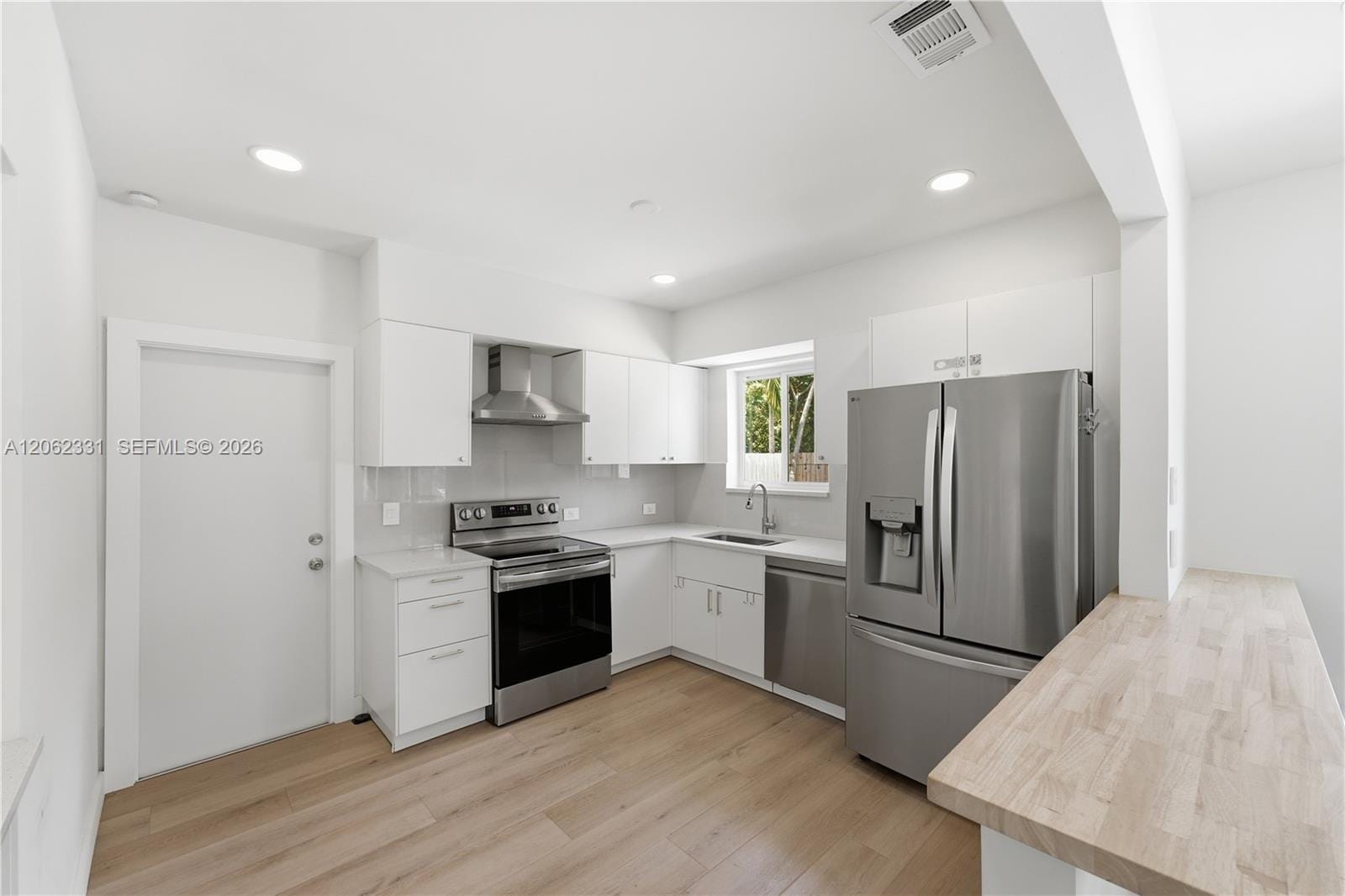 10801 Peachtree Drive, Miami, FL 33161 photo 14