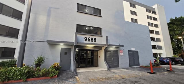 9688 Fontainebleau Boulevard 404, Miami, FL 33172