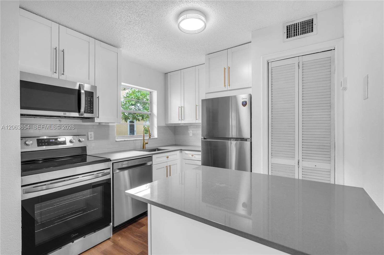 5168 NE 6th Avenue 416 — photo 10