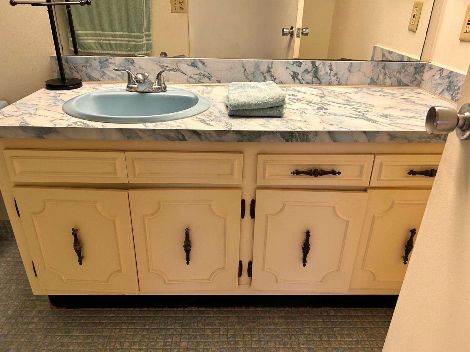 2851 S Palm Aire Drive 405 — photo 6