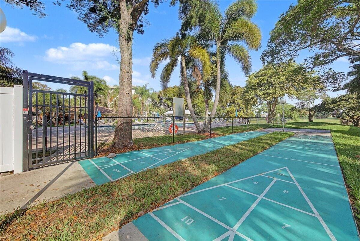 2851 S Palm Aire Drive 405 — photo 12