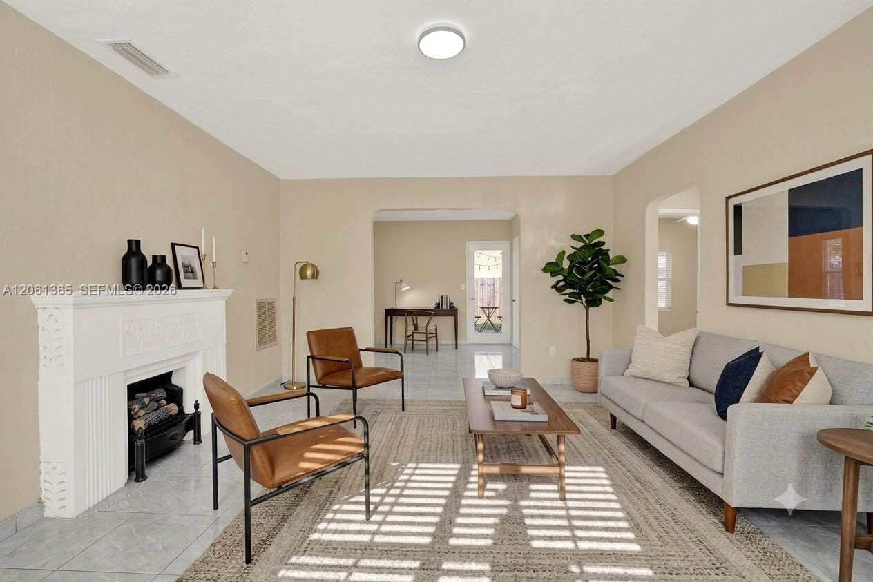 1015 Cortez Street — photo 3