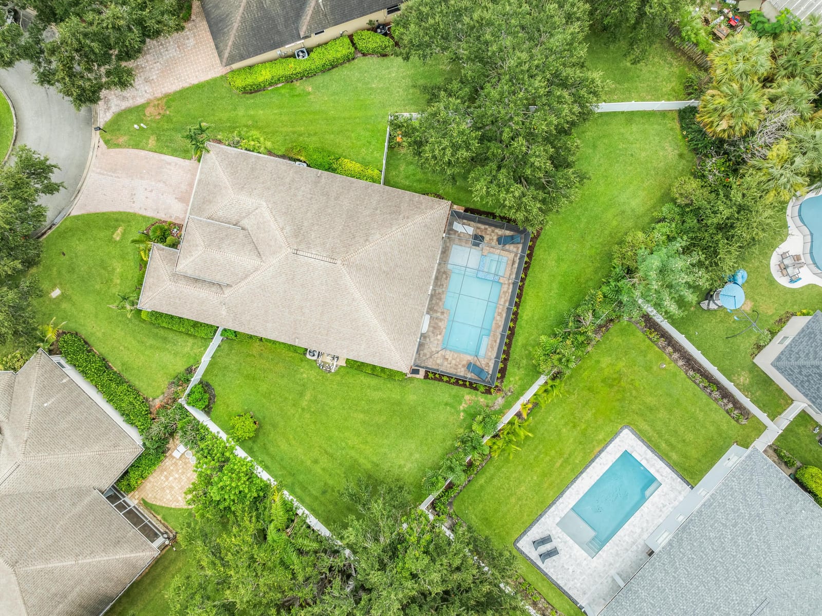 210 CHAMPAGNE Court SW — photo 2