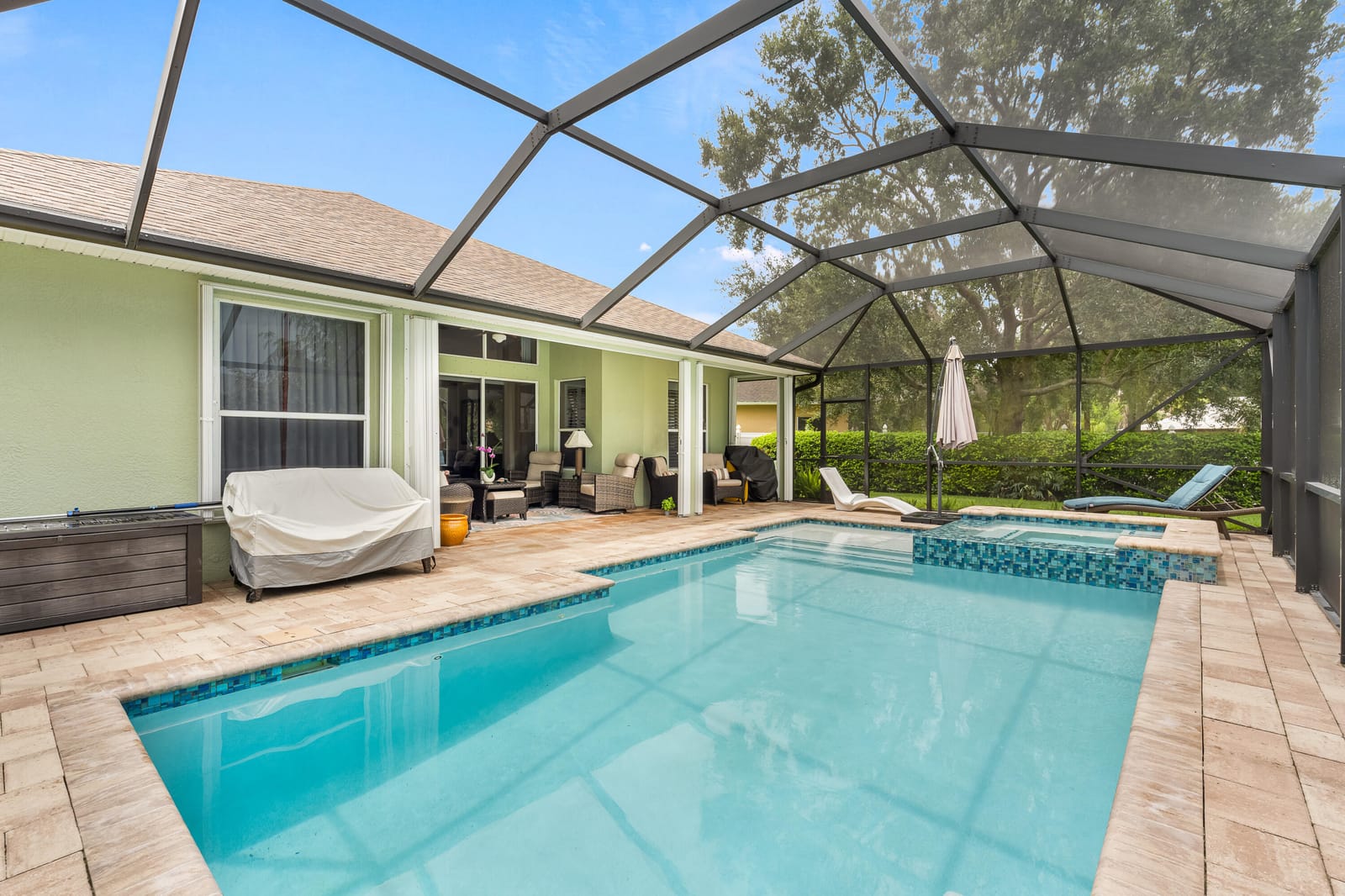 210 CHAMPAGNE Court SW — photo 3