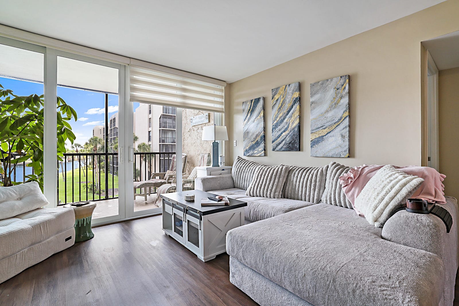8 Royal Palm Way 3010 — photo 3