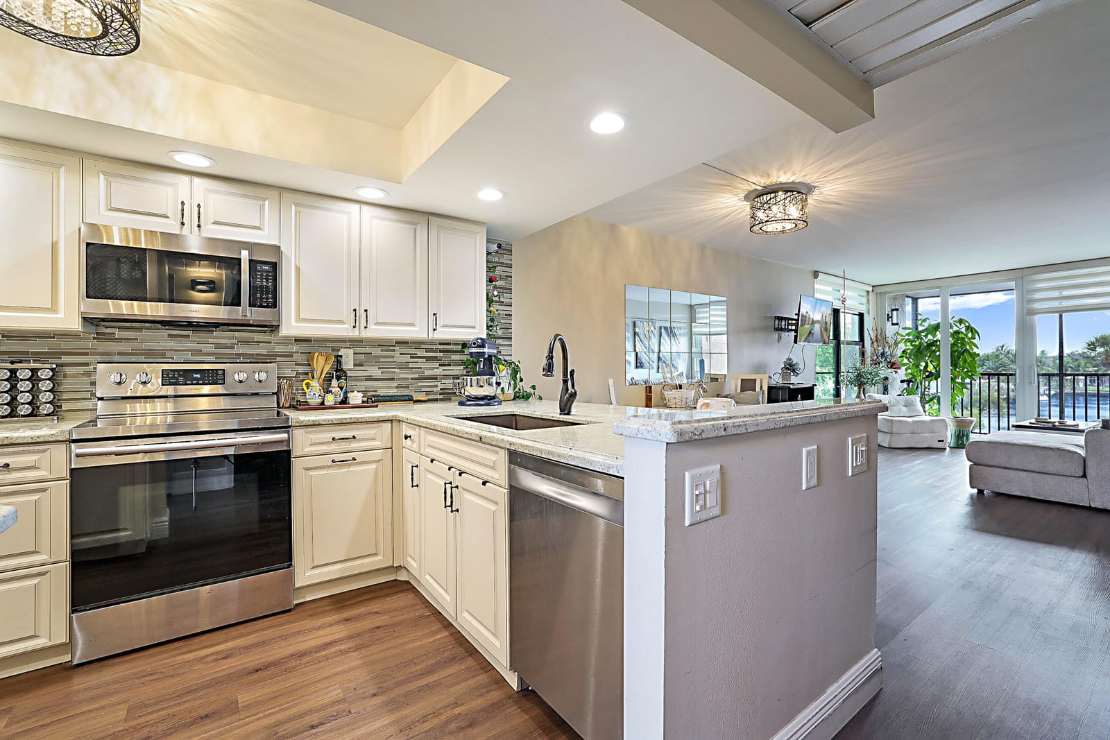 8 Royal Palm Way 3010 — photo 10