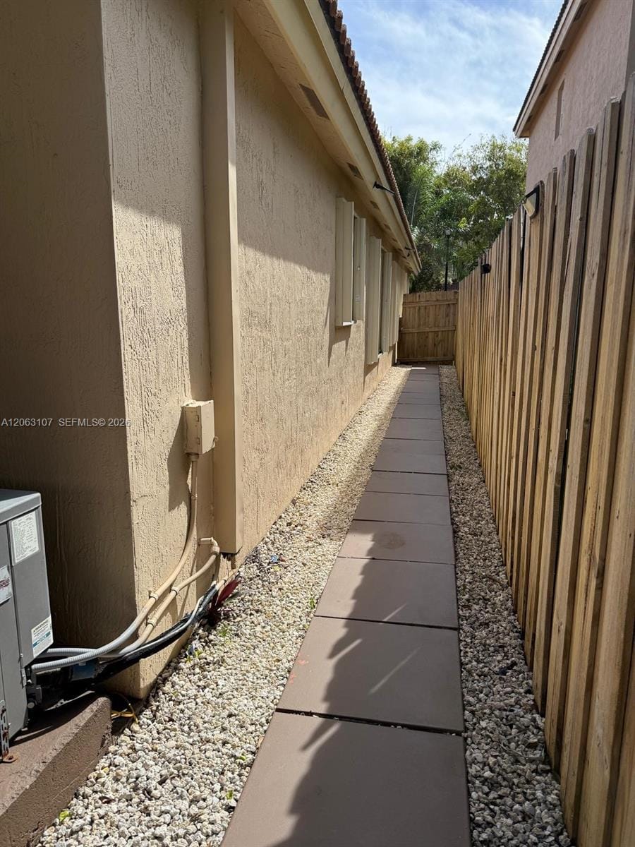 2065 SE 14th Street — photo 2