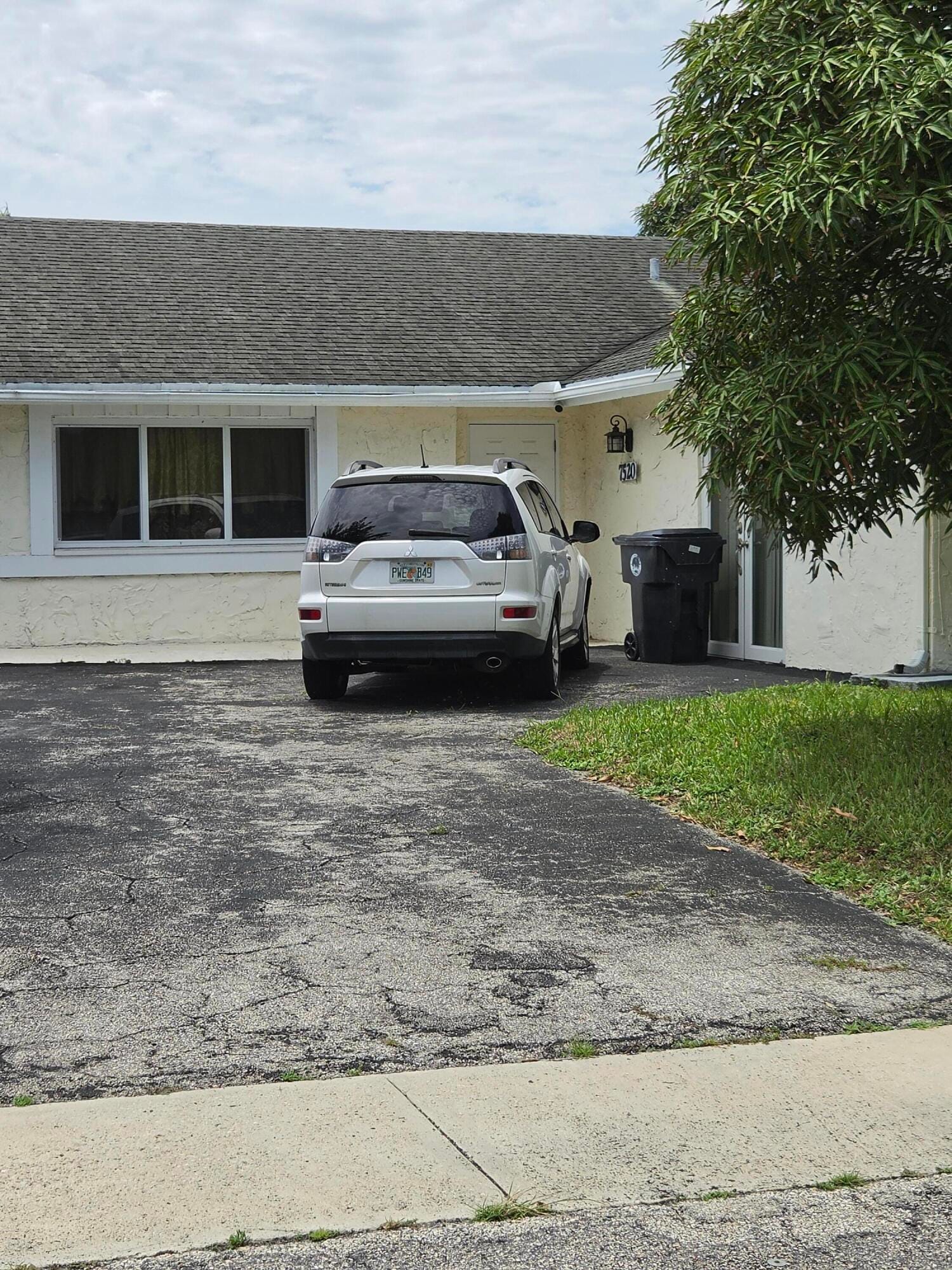 7520 SW 6TH Court SW — photo 2