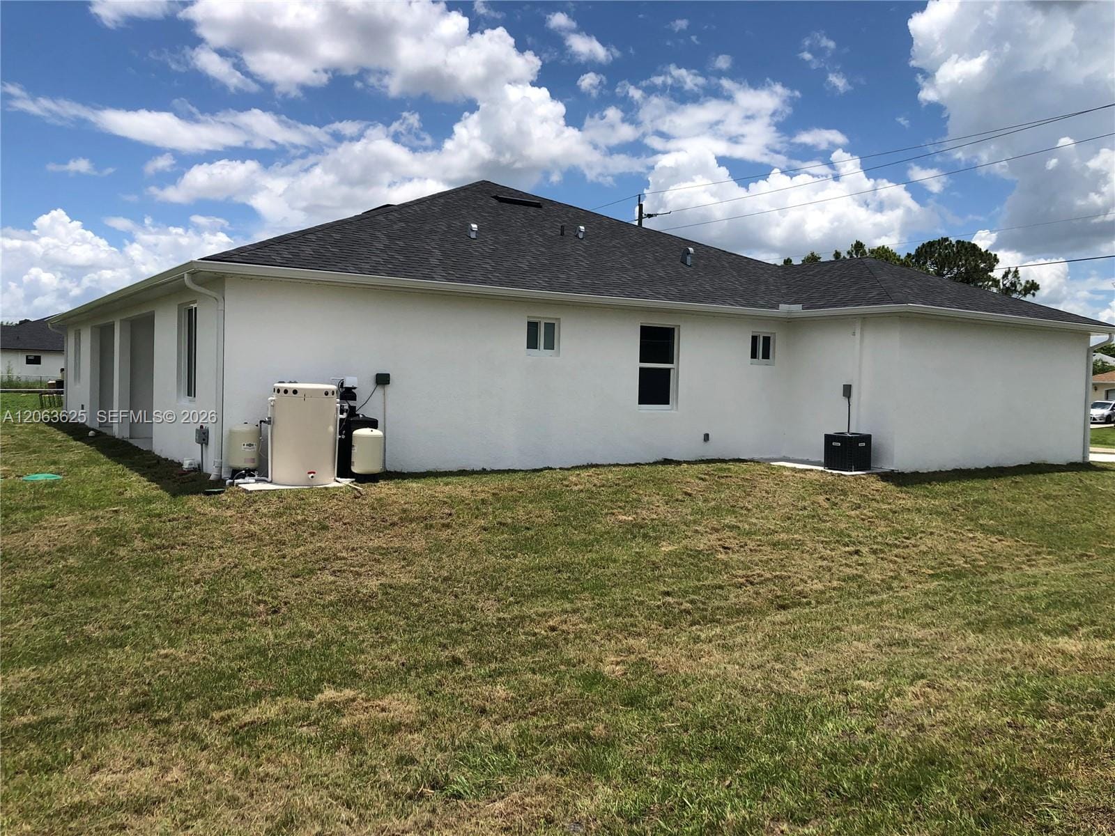 4568/4570 Golfview Boulevard — photo 3