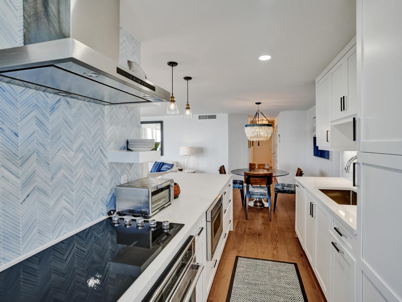 1051 Hillsboro Mile 510e — photo 3