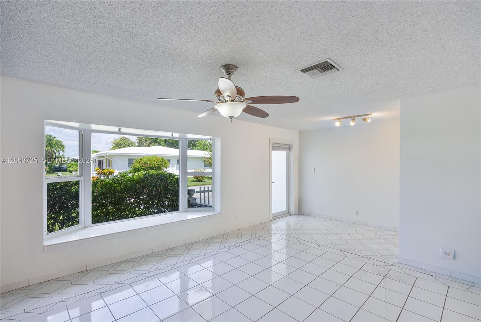 7100 NW 66th Terrace — photo 4