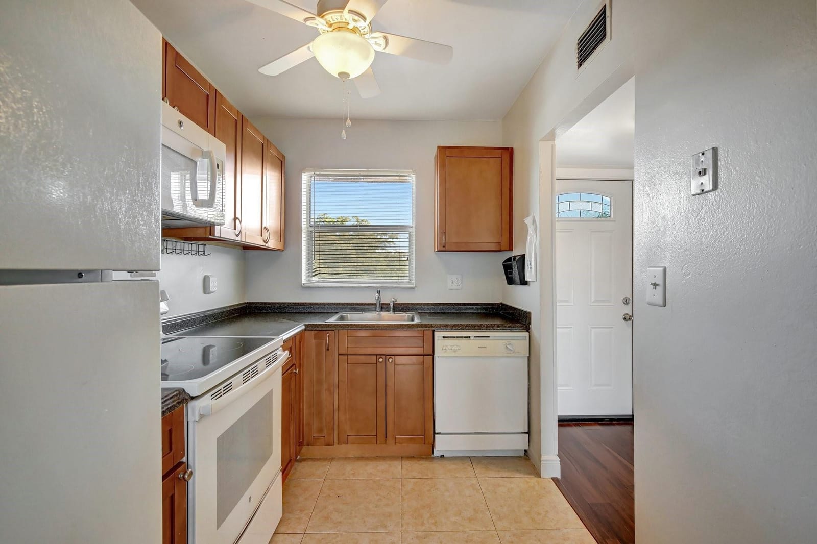 8225 Sunrise Lakes Boulevard 303, Sunrise, FL 33322 photo 14