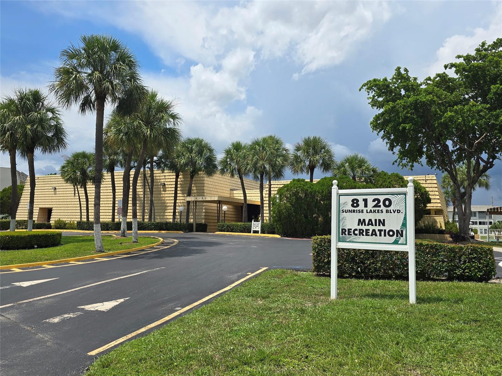 8225 Sunrise Lakes Boulevard 303, Sunrise, FL 33322 photo 16